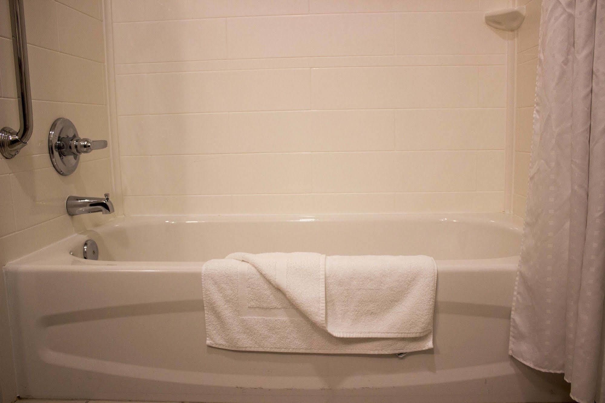 Holiday Inn Express And Suites Tahlequah By Ihg Экстерьер фото